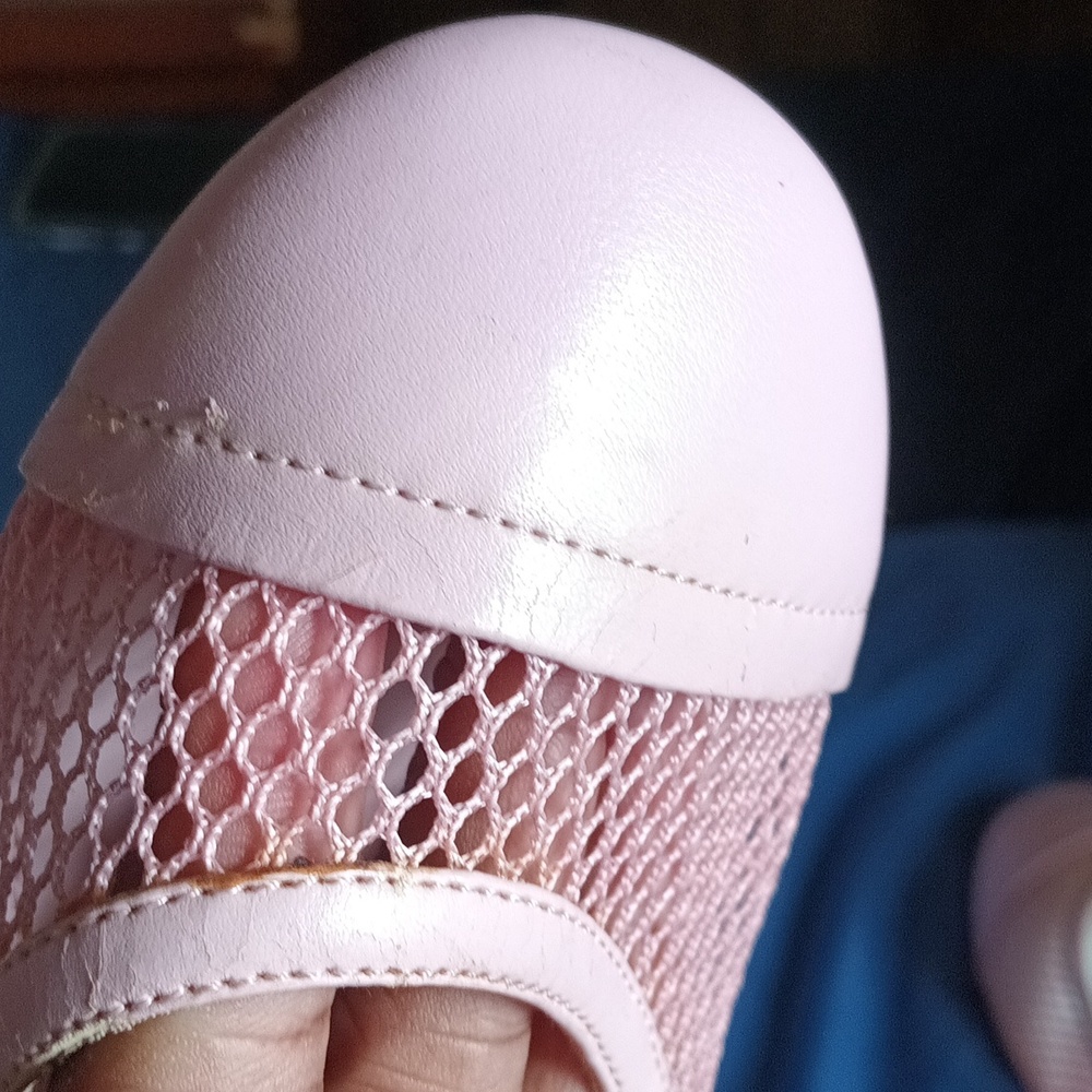 Shoes - Picture 5 of 6